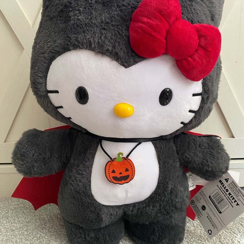 Hello Kitty Dracula Halloween Greeter - Picture 1 of 4